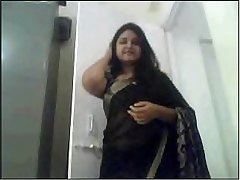 Gujrati girl Nadia exposing