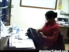 BUSTY INDIAN GIRL FUCK IN OFFICE